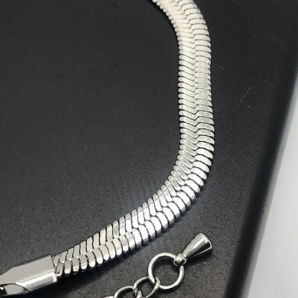 New Flat Herringbone Stainless Steel Bracelet - Picture 4 of 8
